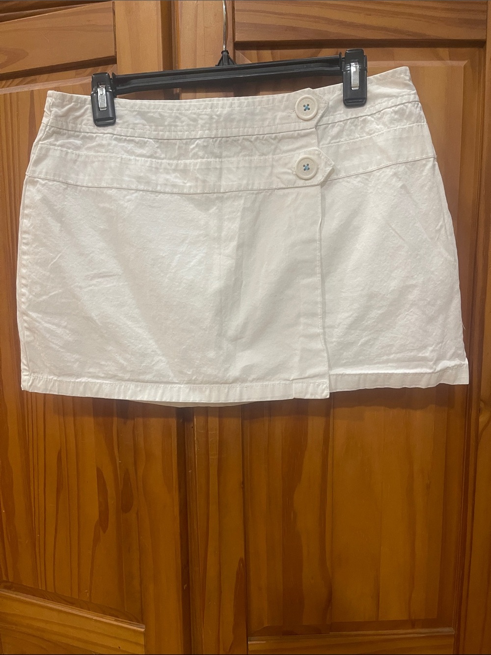 Y2K~ Old Navy White Mini Skort ~ Button Detail